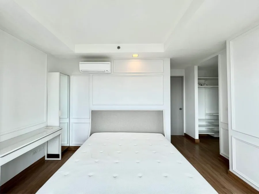 ให้เช่า Thru Thonglor ชั้น 28 บรรยากาศดีสุดๆ ห้องตกแต่งโทนสีสบายตา กรุผนังทั้งห้อง ไม่จองพลาดมาก