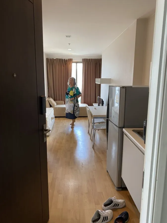 For rent: Casa Condo Asoke-Din Daeng, high floor, good view, complete built-in furniture. Don't wait, hurry and book now.
