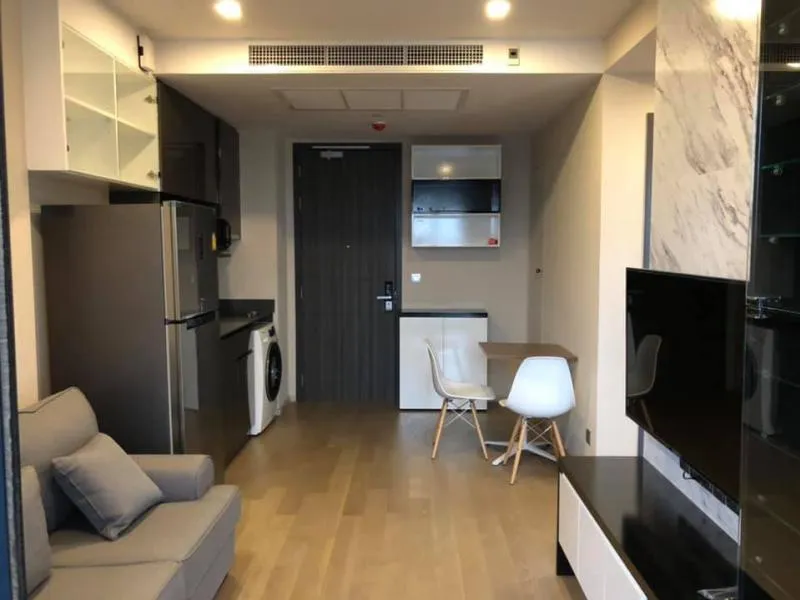 Urgent rent, Ashton Asoke condo, high floor, beautiful view, 2 bedrooms, ready to move in, close to the train, convenient transportation, don't miss !!