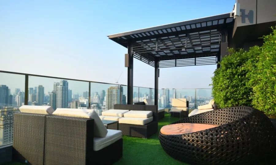 For rent H Condo Sukhumvit 43, great room number. Simply decorated, very livable, lots of usable space, book now.
