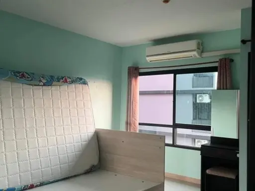 For rent 624 Condolette Ratchada 36, corner room, complete set of furniture + electrical appliances. If you miss it, you'll regret it.