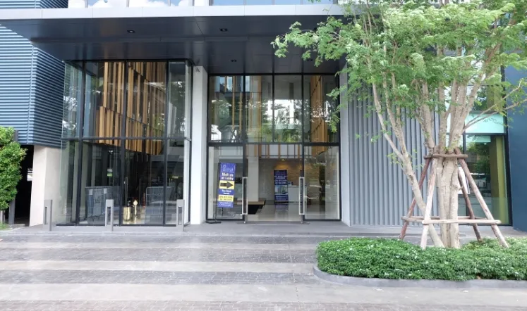 For sale the base rama 9 - ramkhamhaeng. Simple tone color room, beautifully decorated, fully furnished, the price is striking, so hurry can't miss it.