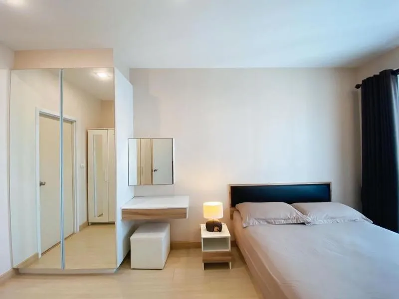 Urgent. Corner room, garden view. Not blocking the view. Simple but very luxurious room decoration. Sell / rent the privacy rewadee.