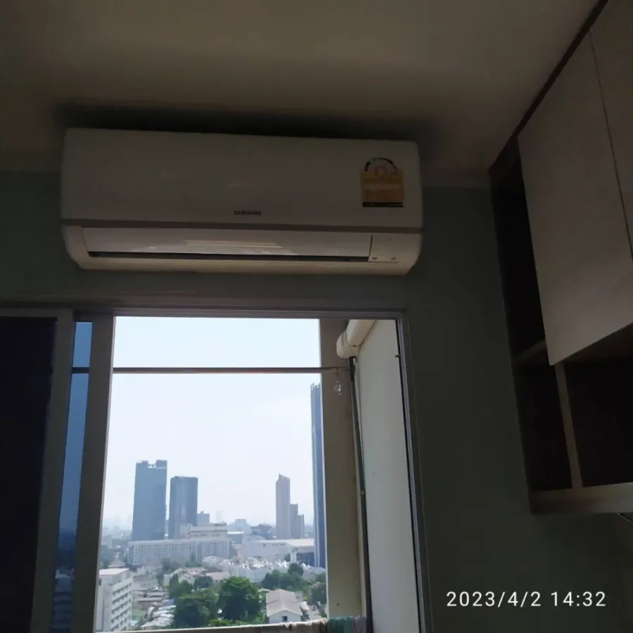 Condo for rent at Lumpini Sukhumvit 77/2. Separate rooms with clear zones. Affordable price. Come reserve now before you miss your chance.