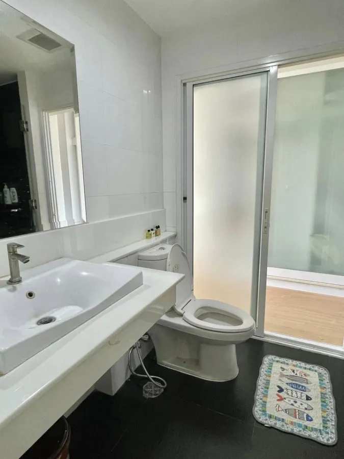 ให้เช่า D65 Condominium ห้องหัวมุม เงียบสงบ วิวสวย ระเบียงกว้าง รอให้คุณมาจับจองที่นี่ได้แล้ววันนี้