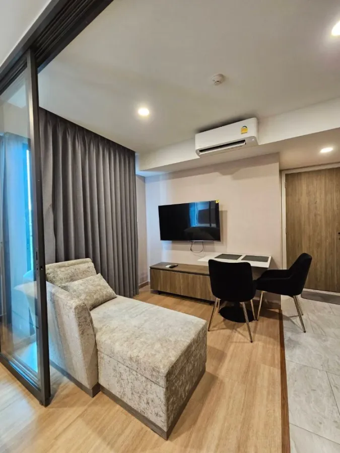 For rent: LLOYD Soonvijai-Thonglor, 8th floor. A lovely, fully furnished unit. Book now!