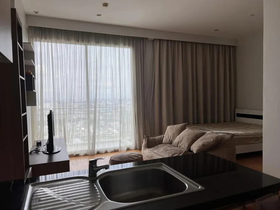 For rent, Wind Ratchayothin, STUDIO room, spacious room, city view, fully decorated, comfortable sofa, if you don't reserve, make a big mistake.
