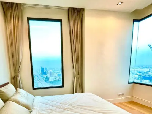 For rent Equinox Phahol-Vipha, new renovated room, very good Live as a family comfortably. Get the most beautiful city view. Hurry up to reserve.