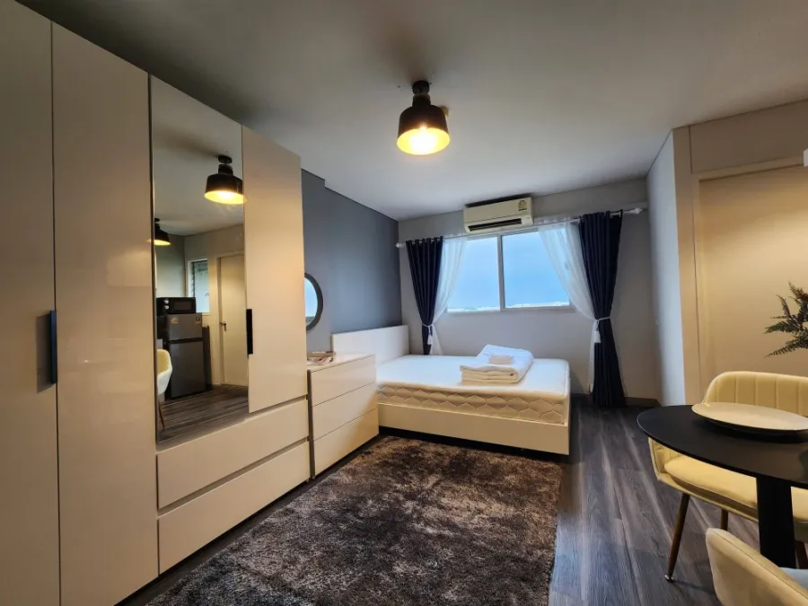 Urgent sale! Lumpini Condo Town Romklao-Suvarnabhumi. Fully furnished and ready to move in. Complete with furniture and appliances. Buy now! Don't mis