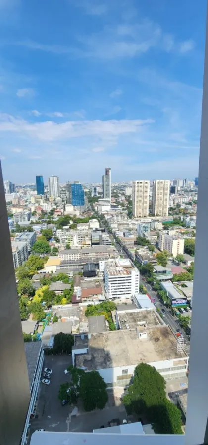 For rent: XT Ekkamai, 31st floor, very beautiful city view. Complete electrical appliances Reserve first and stay first.