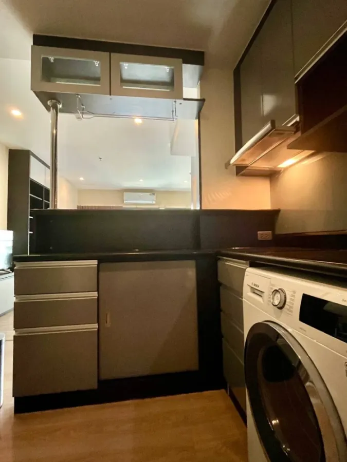 For rent!! Condo Noble Remix Sukhumvit 36, 28th floor, beautiful room, newly renovated, fully furnished, ready to move in, don't miss it!!
