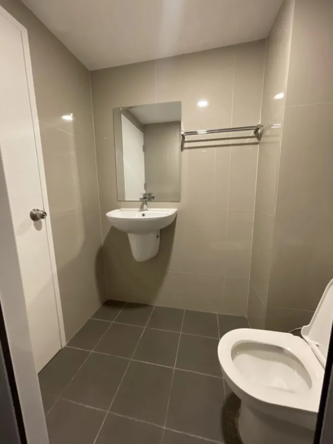 For rent: The Independent Condo Amata, natural view, clean room, very comfortable, fully furnished, don't miss it.