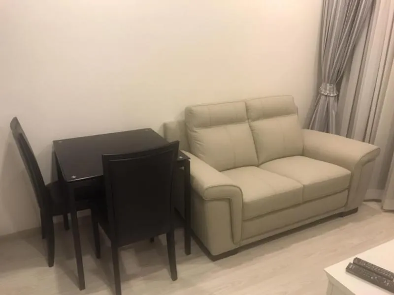 Urgent for rent !!! Ideo Mobi Sukhumvit Eastgate Condo, the edge room, pool view, convenient transportation, don't miss !!!