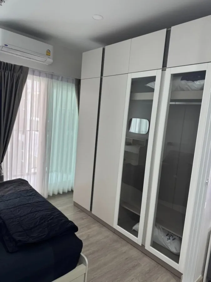 For rent: Supalai Loft, Phasi Charoen Station, 9th floor, pool view, fully furnished room, just bring your bags and move in. Reserve now!