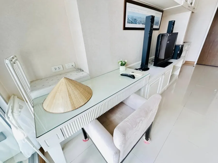 IVY River Condo for sale, next to the Chao Phraya River, beautiful view, good weather, full equipment, reserve now, urgent.