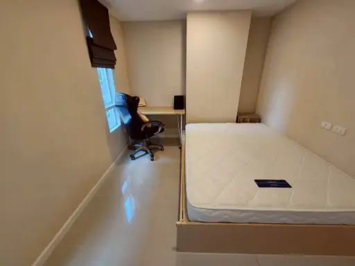 For rent: JW Condo @ Donmuang, corner unit for privacy, 5th floor, unobstructed view, fully furnished with appliances. Book now!