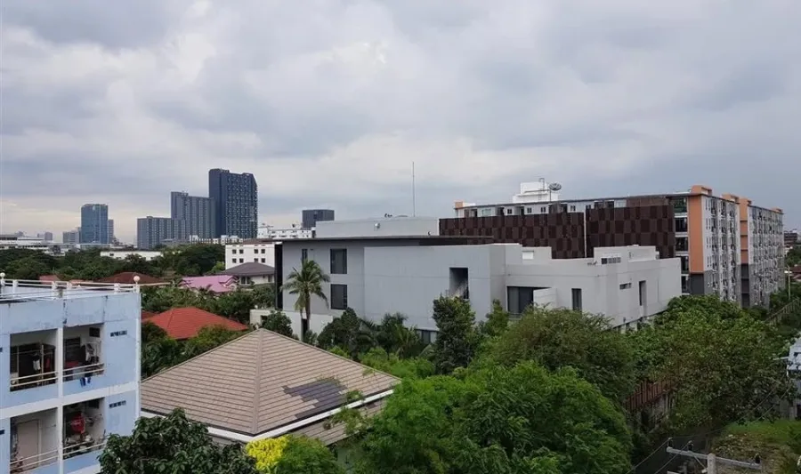 For rent, Regent Home Sukhumvit 81, size 28 sqm., 6th floor, private corner room, open view, peaceful like this, must book