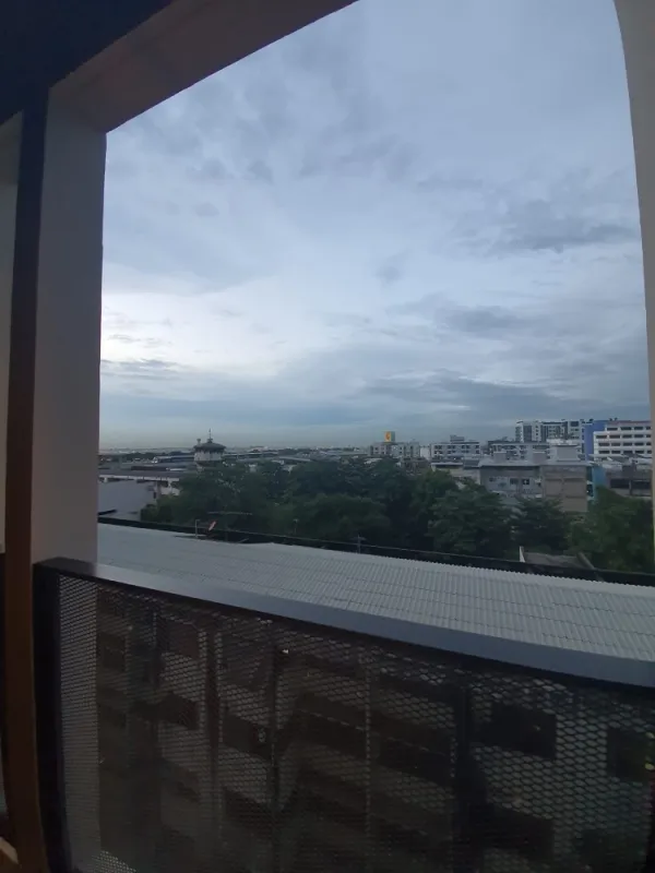 ให้เช่า เดอะ เบส สะพานใหม่ ชั้น 8 สูงกำลังดี เครื่องใช้ไฟฟ้าครบครัน หิ้วกระเป๋าเข้าอยู่ได้เลยจ้า