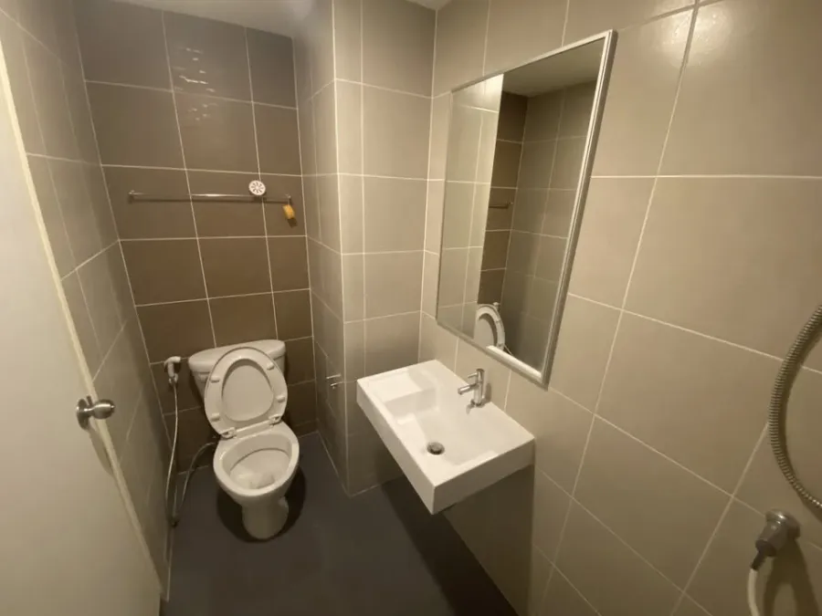 Condo for rent, Lumpini Ville Phra Nangklao-Riverview. The unit is partitioned into separate, well-defined zones. Great price! Don't miss out!