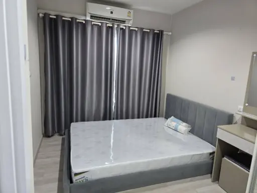Plum Condo Central Station for rent, 31st floor. Nice, fully furnished unit. Book now, don't wait!