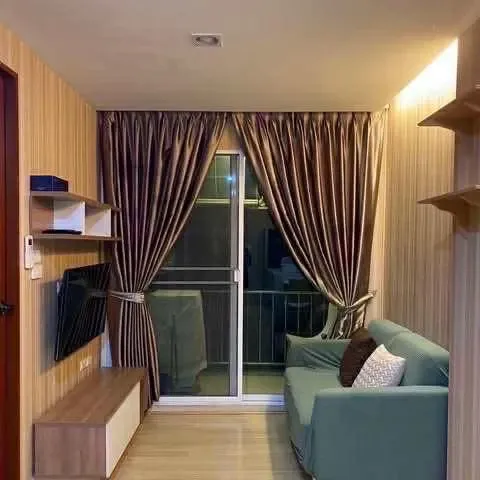 Emerald Residence Ratchada for sale, corner unit, very private, wallpapered throughout, built-in, complete with appliances, ready to move in.