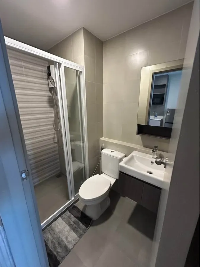 For rent: Aspire Sukhumvit - Rama 4, 17th floor, wide city view, no buildings blocking, minimalist luxury style, fully furnished, ready to move in.