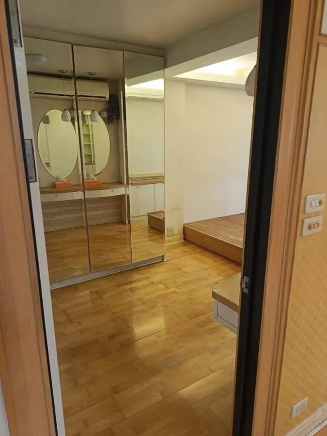 Urgent sale, Pipat Place Condo, nice room, complete set of amenities, good price, don't miss out.