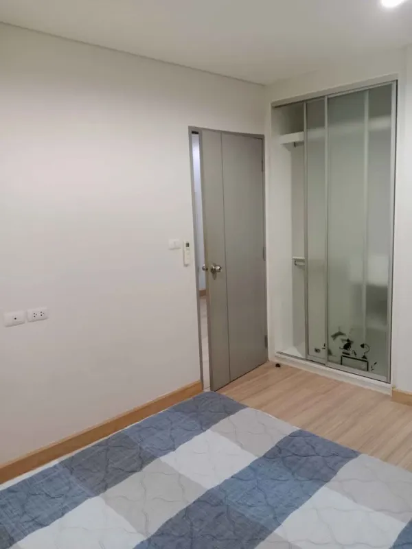 ให้เช่า Serrano Condominium ห้องพร้อมอยู่ เฟอร์ครบ กว้างขวางอยู่สบาย จองเลย