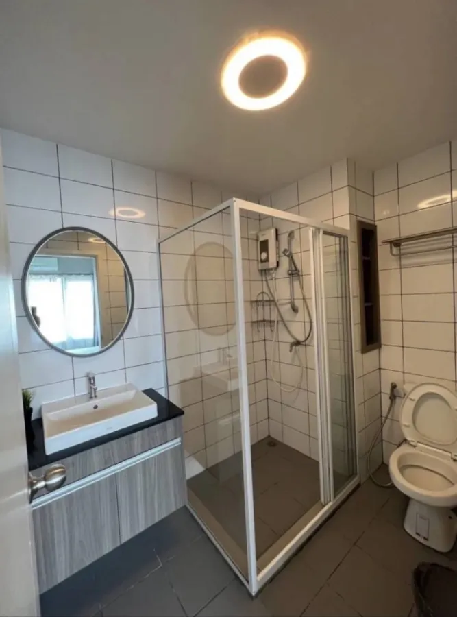 Condo for sale, Chapter One Eco, Ratchada-Huay Kwang, 9th floor, has a nice pool view. complete electrical appliances You can reserve first come first