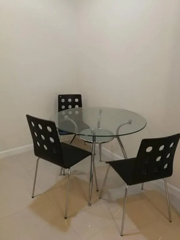For Rent คอนโด Q House ตากสิน-สาทร ห้องนั้นเล่นกว้าง จะนั้งจะนอนโอ้ยเห็นแล้วใจละลายมากๆช้าหมดอดนะจ๊ะ