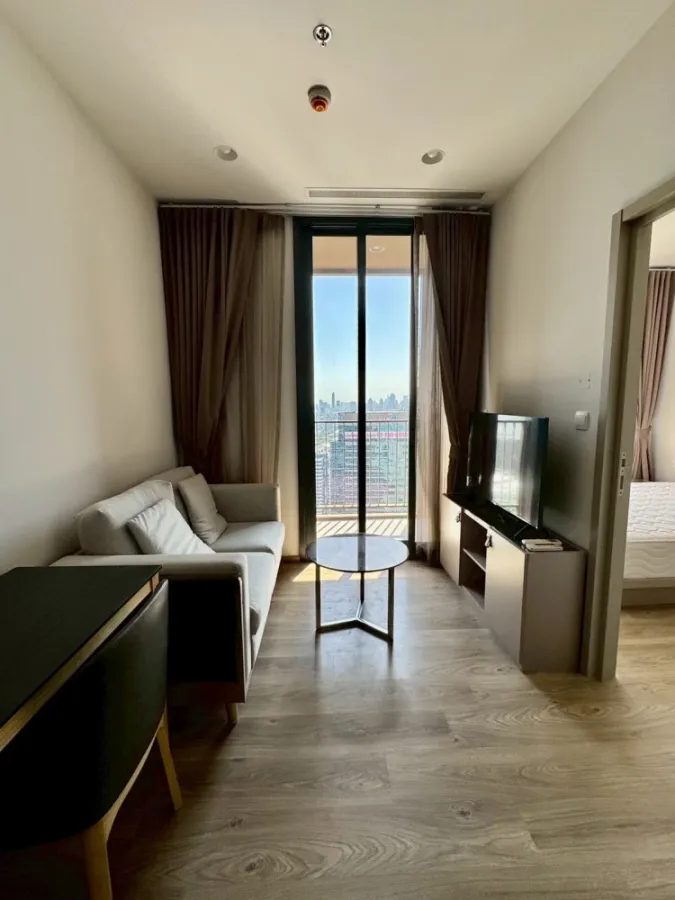 [FOR RENT] Oka Haus Sukhumvit 36 | High-Floor 1-Bedroom Unit on 45th Floor with Stunning Views 🏢✨