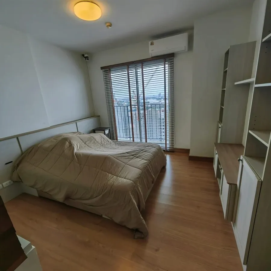 For rent: Chapter One Modern Dutch, very high floor, Chao Phraya River view in every room, with balcony for viewing. You must arrange it!!