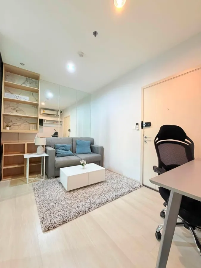 For rent: Life Pinklao, 1 bedroom, 1 bathroom condo with full built-in furniture. Don't miss out!