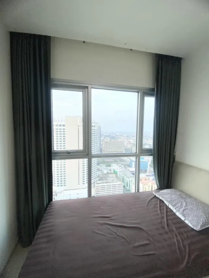 For rent: Life Ratchadaphisek, 32nd floor, high floor, fully furnished, ready to move in immediately. Book now, don't miss it.