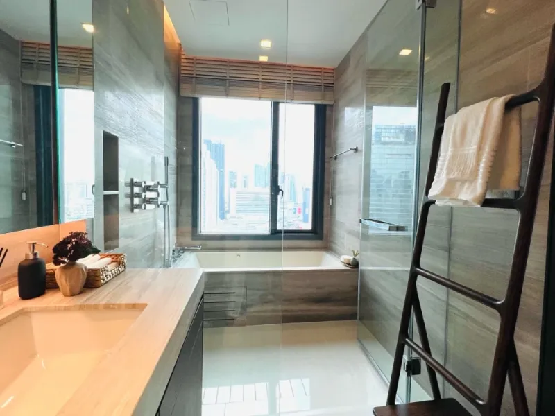 ให้เช่า Q1 Sukhumvit 2 ห้องนอน ตกแต่งครบครัน หรูหราพร้อมอยู่ จองเลย ห้ามพลาด