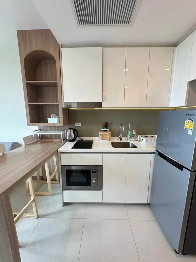 For rent: The Riviera Jomtien Pattaya. Lovely room, fully furnished, stunning sea view. Just bring your suitcase and move in!