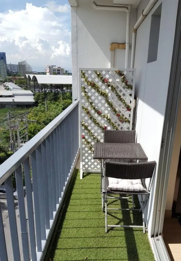 Condo for rent, THE PARKLAND Srinakarin, big screen TV. Super wide room You can't miss it. Hurry up to reserve.