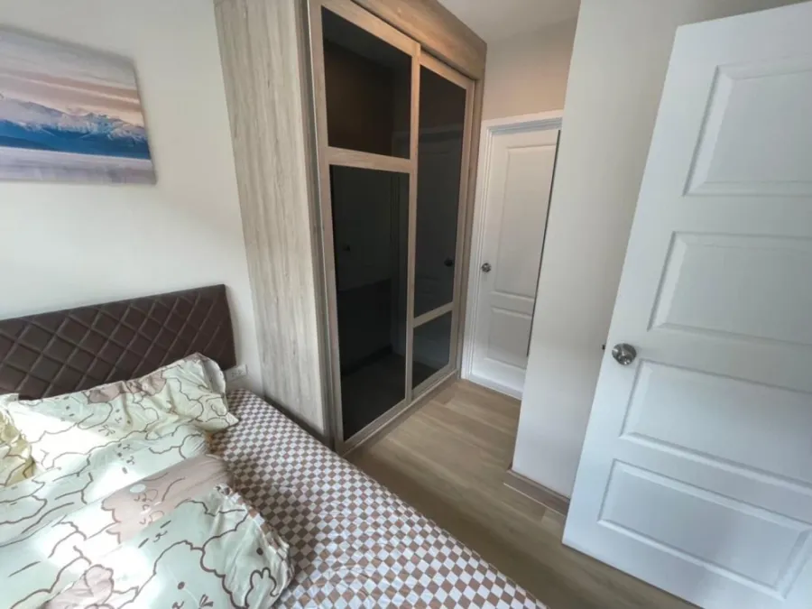 For rent: The Indeed Condo Amata, 4th floor, great view of the pool. The room is well decorated, low price, book now.