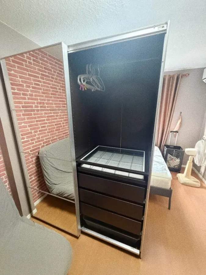 For rent: Lumpini CondoTown Romklao – Suvarnabhumi, 4th floor unit. High-quality wallpaper installed. Don't miss this opportunity!