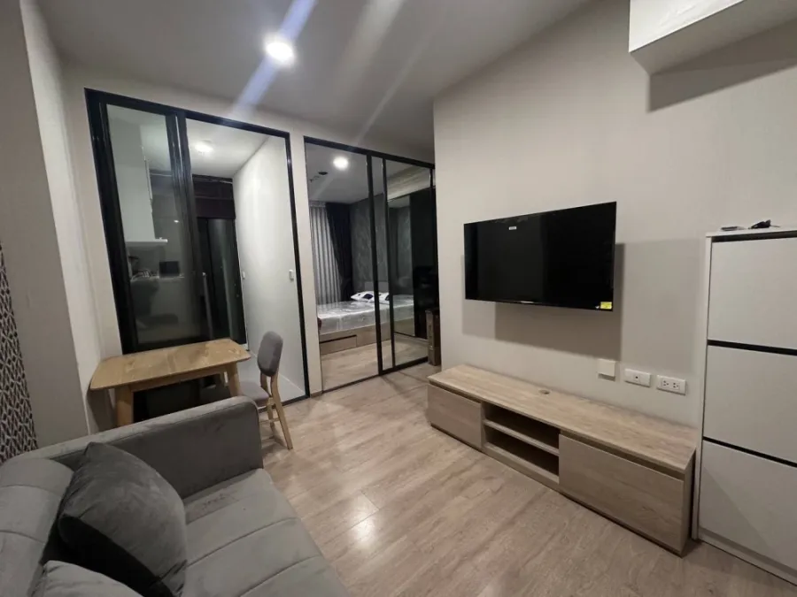 For rent: Chivathai Kaset Nawamin, decorated with beautiful wallpaper, stylish, complete with electrical appliances, move in now, don't hesitate.