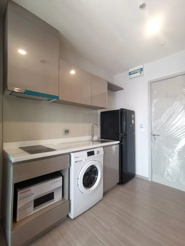 Urgent for rent !! Condo Life Sukhumvit 62, new room, fully furnished, convenient transportation, near BTS Bang Chak, don't miss !!