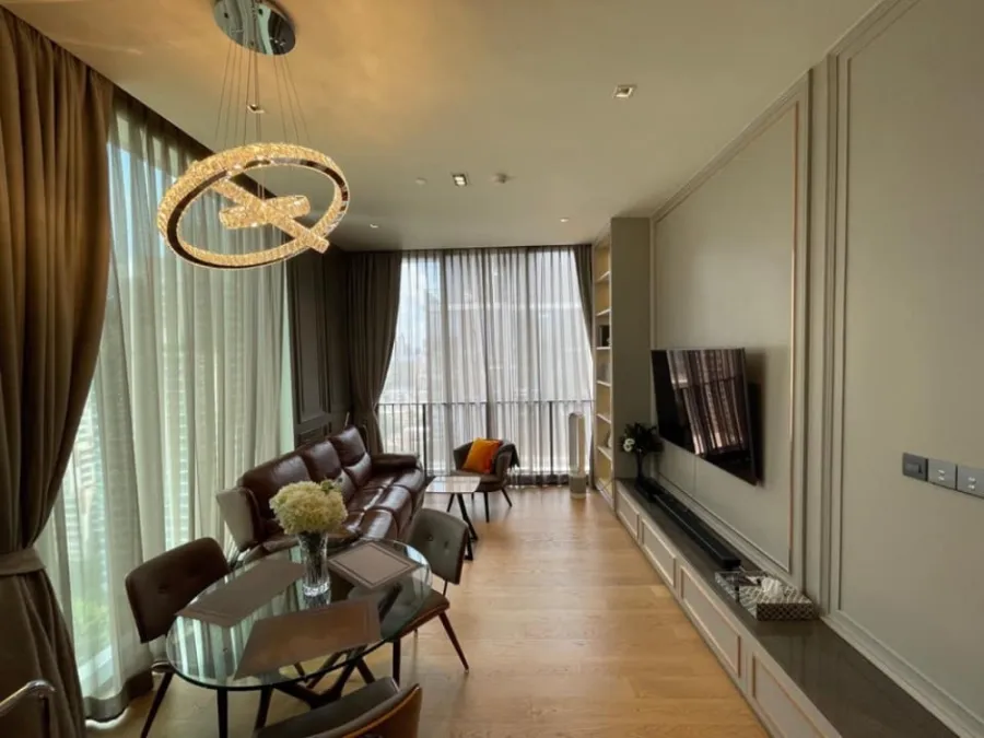 Urgent sale, 28 CHIDLOM, corner room, beautiful decoration, look luxury, look very expensive, furniture is ready, book now.