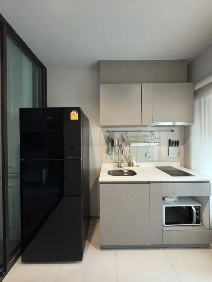 For sale or rent: Life Asoke-Rama 9. Nice, fully furnished unit with complete amenities. Don't miss out!
