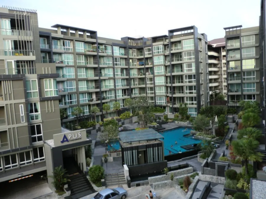 ขาย Apus condo พัทยากลาง ห้องแต่งสไตส์เรียบง่าย น่าอยู่ พร้อมโซฟาขนาดใหญ่น่านั่งนุ่มๆ จองด่วนจ้า