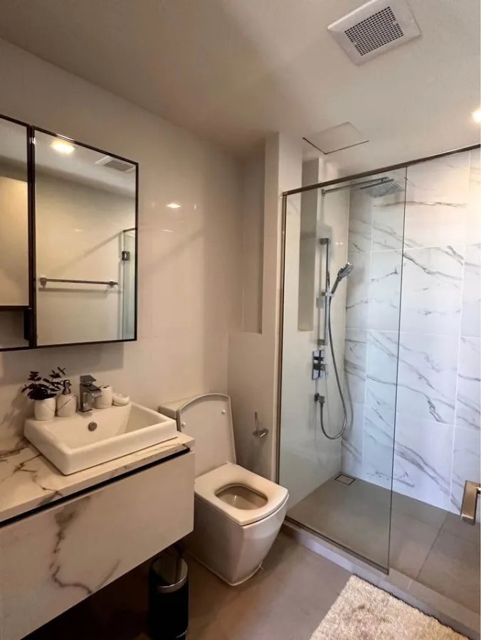 For rent, THE LINE Sukhumvit 101, high ceiling room, fully furnished. The decoration is very beautiful. Don't miss a lot