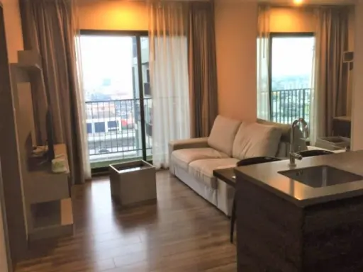 For rent teal sathorn-tak, 11th floor, great pool view, complete facilities. Good room, cheap price Hurry up to reserve like this.