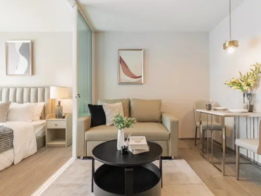 For rent: Regent Home Bangna, a lovely room with a soothing white tone. Affordable price. Come and reserve now. Don't miss out!