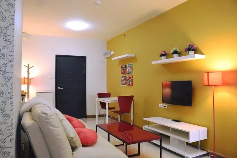 For rent, Supalai Park Ratchaphruek, Petchkasem, the front room is the best, the yellow wall is very beautiful, only 12000 baht