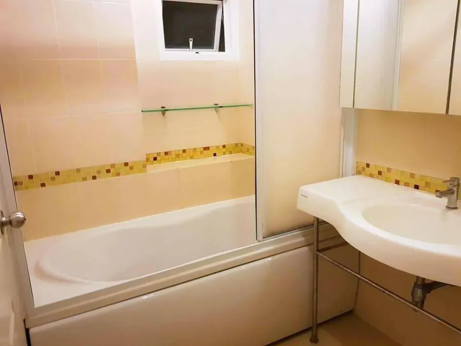 Condo for sale, Life @ Ratchada, Ladprao 36, nice room, wide size, fully furnished, good price, don't miss it.