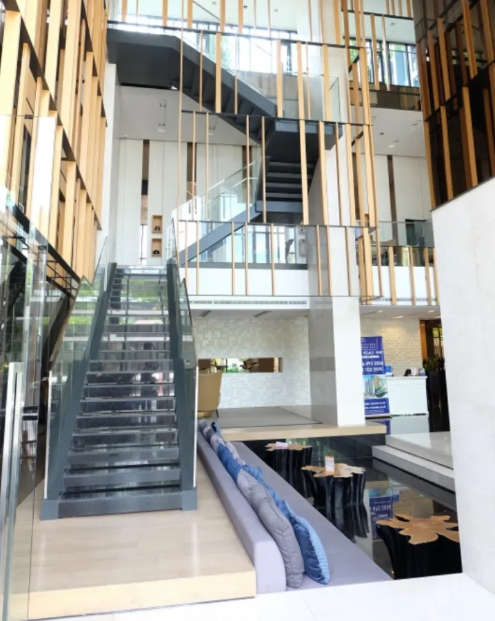 For sale the base rama 9 - ramkhamhaeng. Simple tone color room, beautifully decorated, fully furnished, the price is striking, so hurry can't miss it.